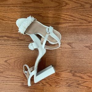 Cream Yoki Heels with Gold Detailing